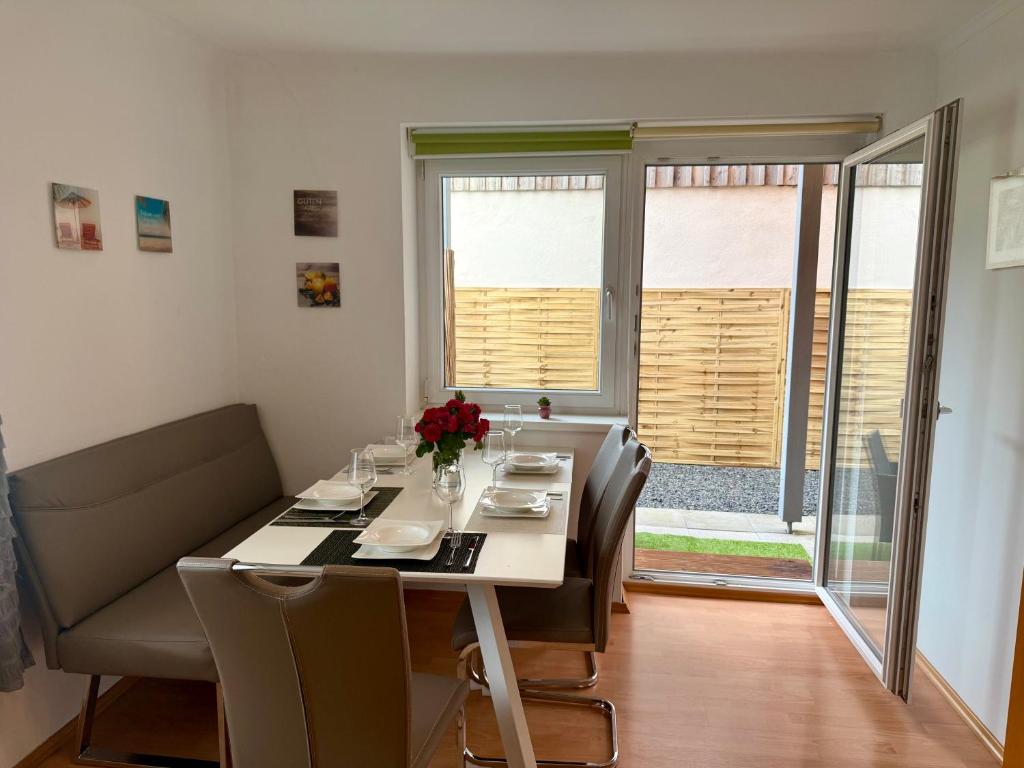Essbereich mit Terrasse Apartment D01