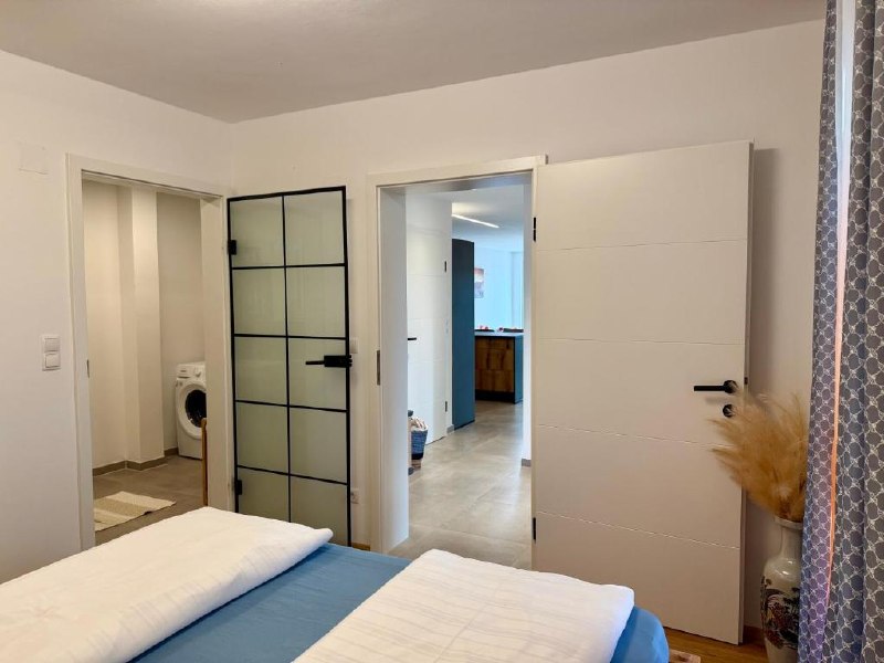 Schlafzimmer mit Durchgang Top 2